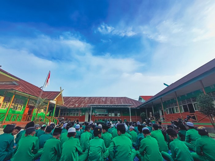 Khidmat dan Penuh Makna, MI Negeri 1 Tanjung Jabung Barat Gelar Yasinan Rutin Pagi Jumat Khidmat dan Penuh Makna, MI Negeri 1 Tanjung Jabung Barat Gelar Yasinan Rutin Pagi Jumat