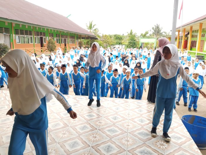 Sabtu Sehat Penuh Semangat: MI Negeri 1 TJB Gelar Senam Pagi Bersama Sabtu Sehat Penuh Semangat: MI Negeri 1 TJB Gelar Senam Pagi Bersama