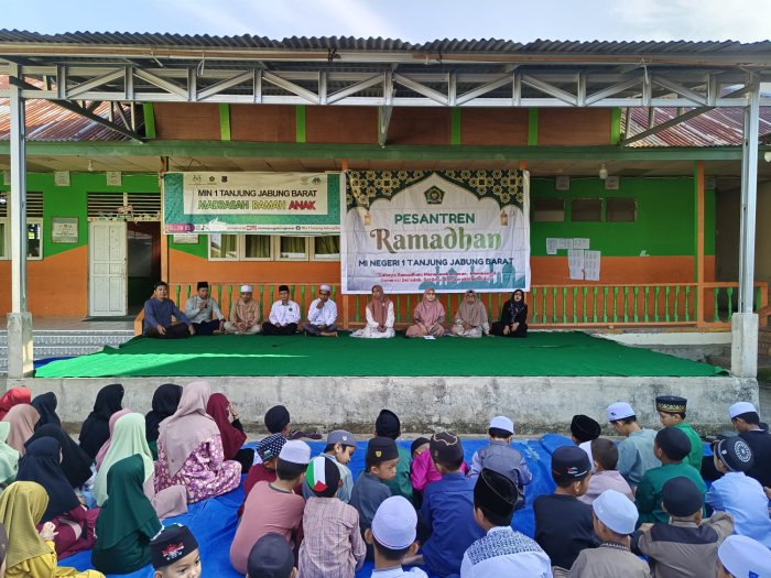 Menebar Cahaya Al-Qur'an di Bulan Suci: Pembukaan Pesantren Ramadhan di MI Negeri 1 Tanjung Jabung Barat Menebar Cahaya Al-Qur'an di Bulan Suci: Pembukaan Pesantren Ramadhan di MI Negeri 1 Tanjung Jabung Barat