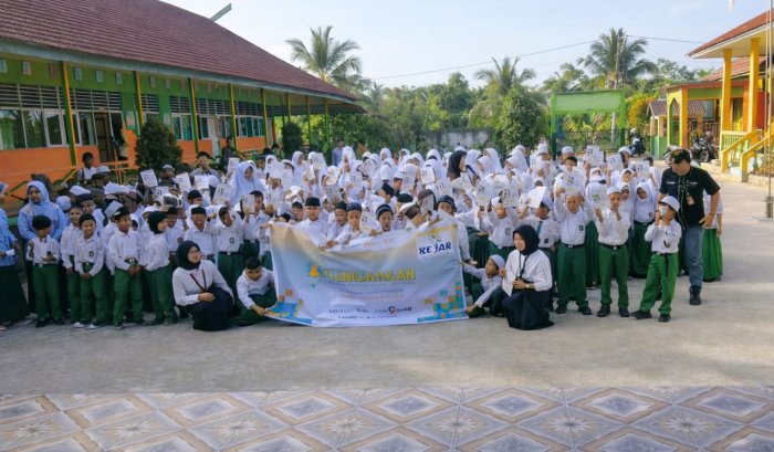 Gemar Menabung Sejak Dini, Siswa MI Negeri 1 Tanjung Jabung Barat Belajar Cinta Finansial di Bank Jambi Gemar Menabung Sejak Dini, Siswa MI Negeri 1 Tanjung Jabung Barat Belajar Cinta Finansial di Bank Jambi