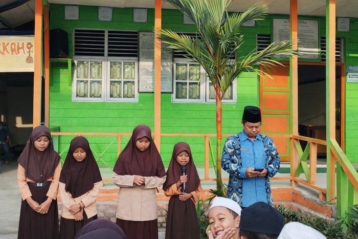 Cahaya Pagi dari Juz 30: MIN 1 Tanjab Barat Biasakan Surah Pendek Sejak Dini Cahaya Pagi dari Juz 30: MIN 1 Tanjab Barat Biasakan Surah Pendek Sejak Dini